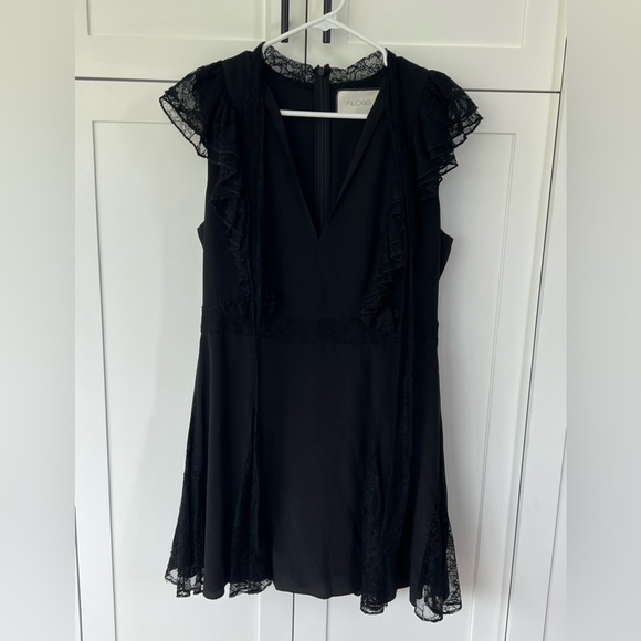 Alexis Short Lace Dress - Picture 3 of 5